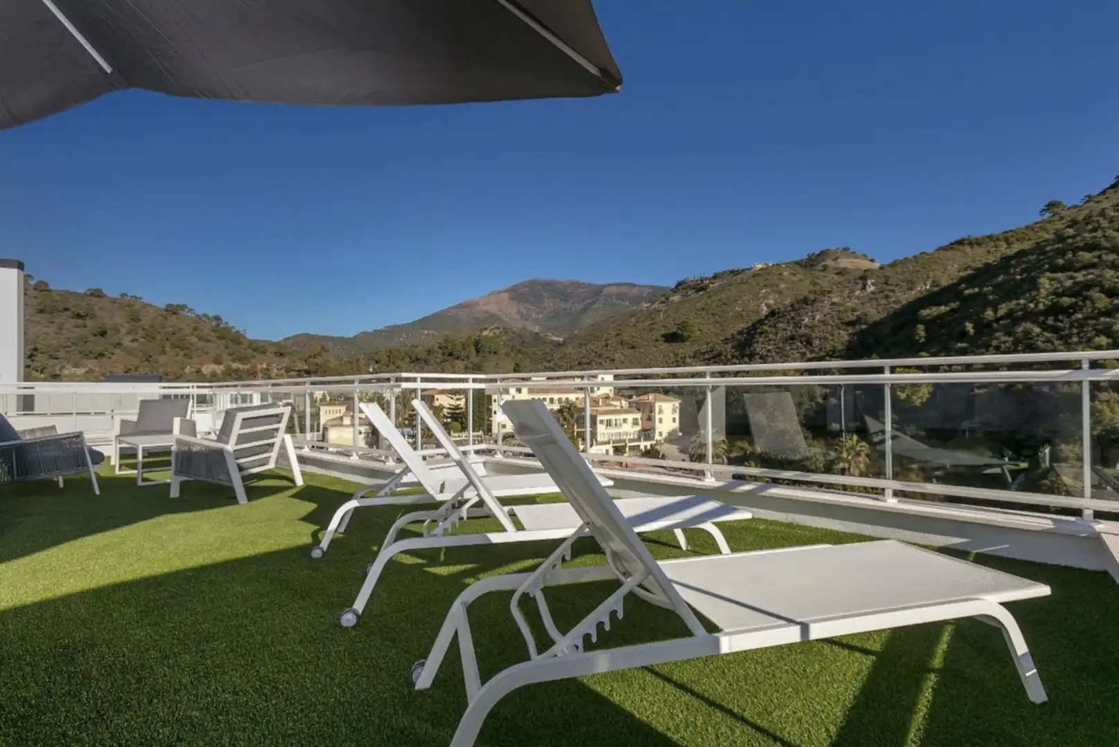 Apartamento con piscina en venta en Benahavís pueblo, imagen 2