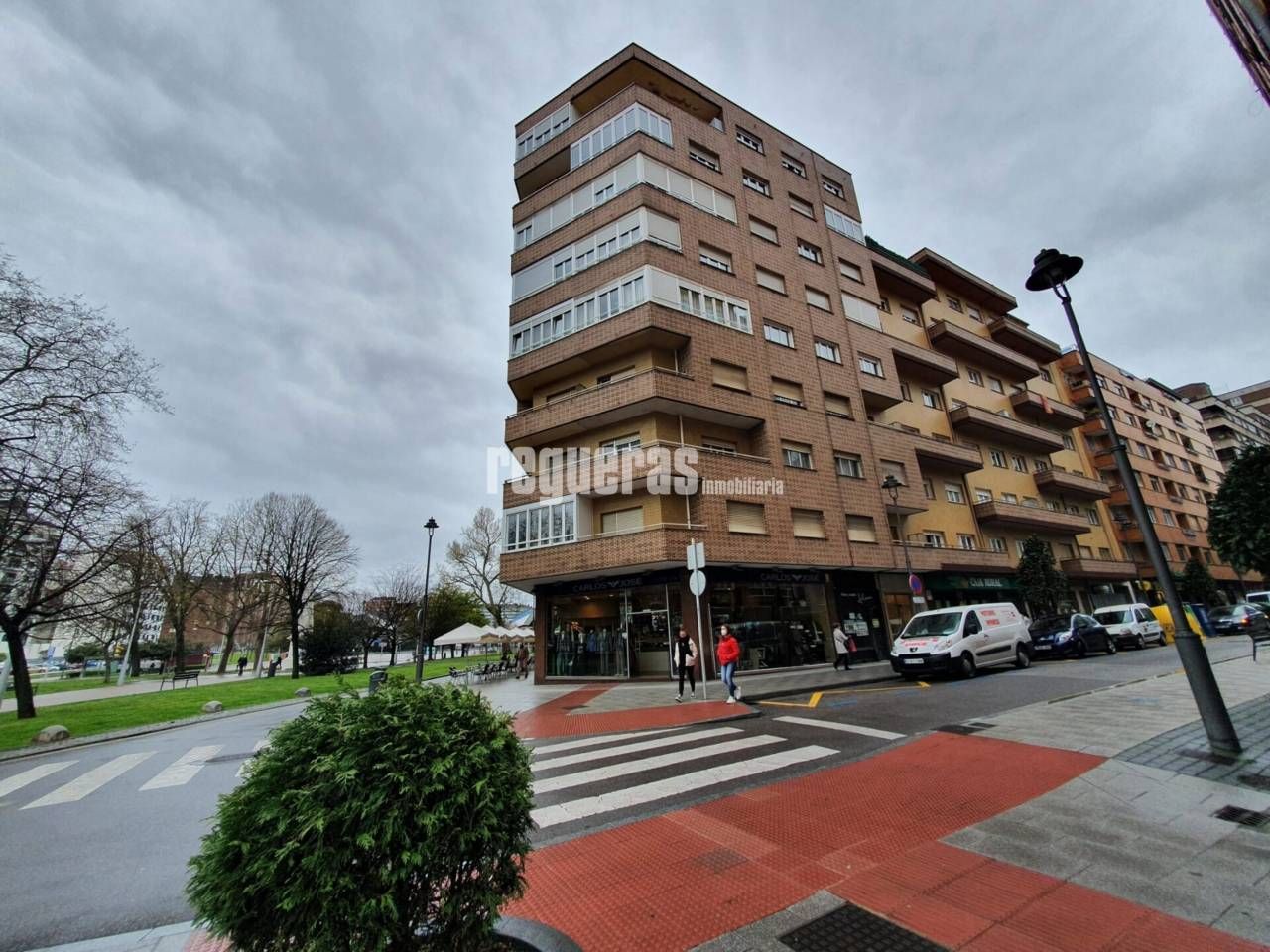 Vista exterior de Piso en venta en Avilés con Calefacción, Parquet y Trastero