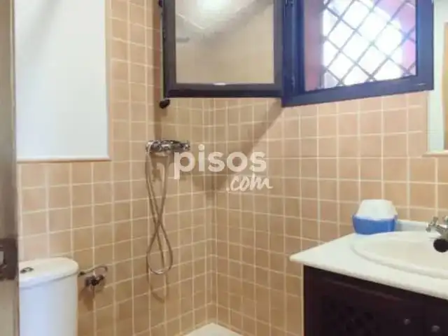 Badezimmer von Wohnungen zur Miete in La Alcaidesa mit Möbliert