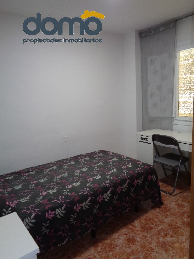 Bedroom of Flat to share in  Almería Capital  with Air Conditioner, Furnished and Washing machine