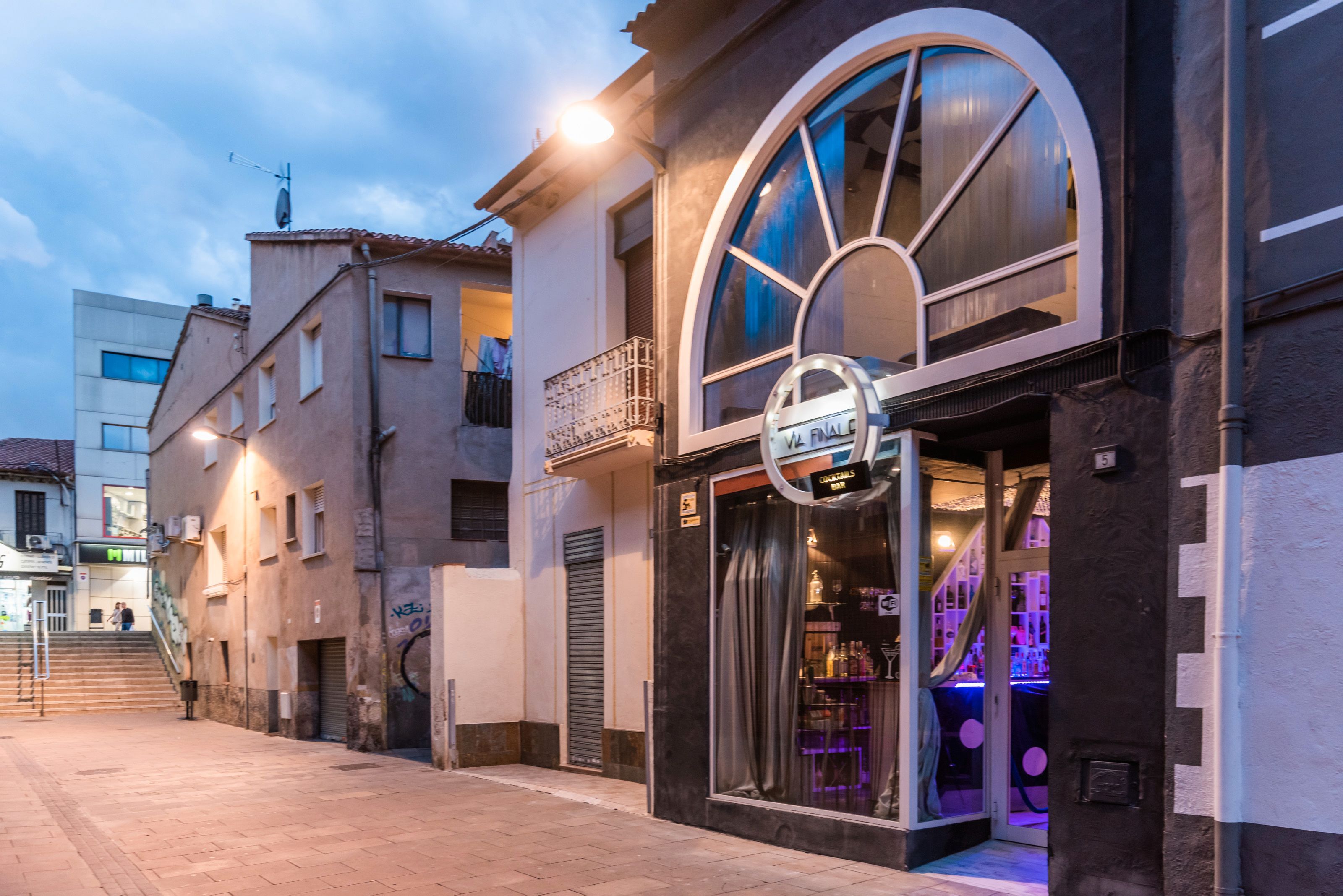 Vista exterior de Local en venda en Mollet del Vallès amb Aire condicionat i Calefacció