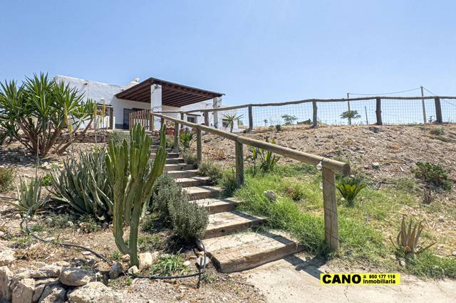 Casa-chalet en Venta en Finca el Llano en Pechina