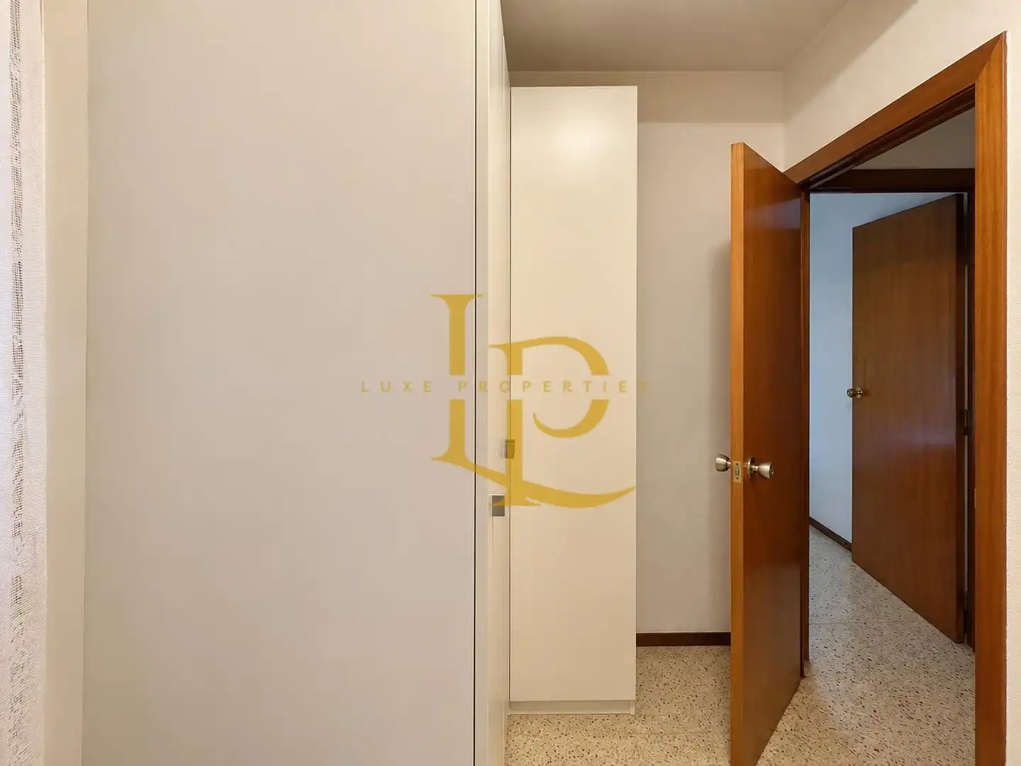 Piso en venta en L'Hospitalet de Llobregat con Calefacción, Amueblado y Horno