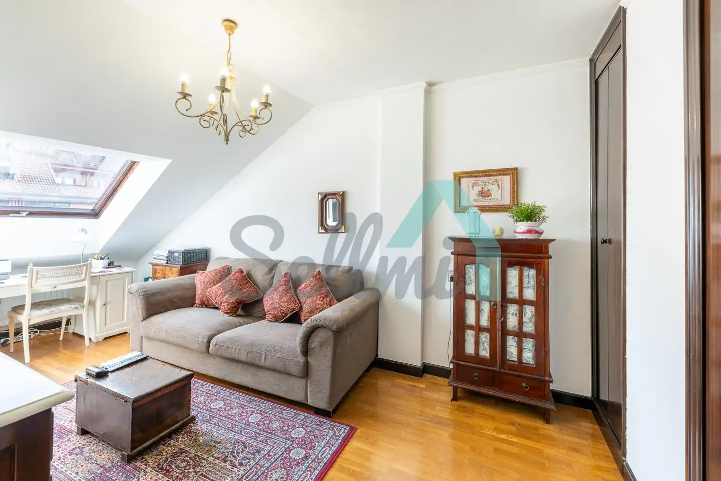 Sala d'estar de Dúplex en venda en Oviedo  amb Calefacció, Parquet i Terrassa