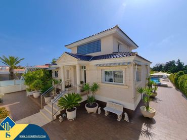 Villa mit Pool zum Verkauf in La Mata