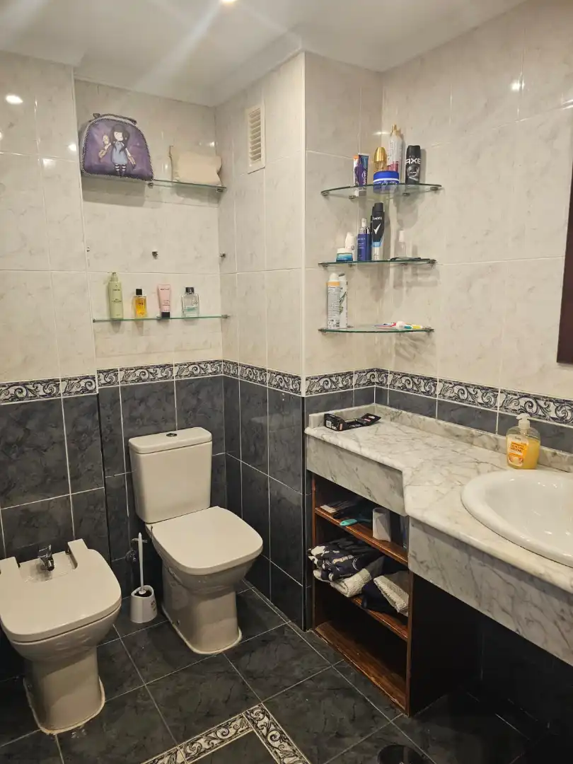 Baño de Piso de alquiler en Benalmádena con Terraza, Amueblado y Horno