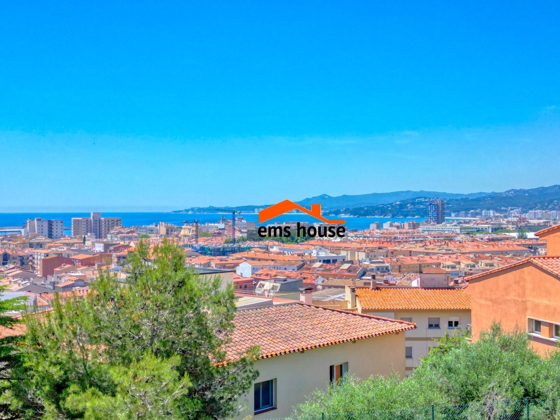 Vista exterior de Apartament en venda en Palamós amb Calefacció, Jardí privat i Terrassa