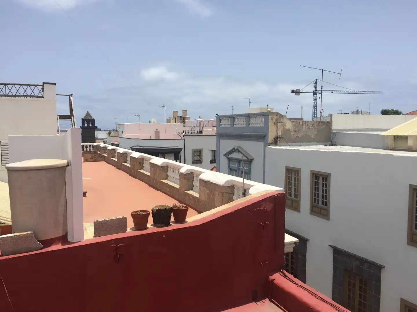 Vista exterior de Casa o xalet en venda en Las Palmas de Gran Canaria amb Rentadora i Balcó