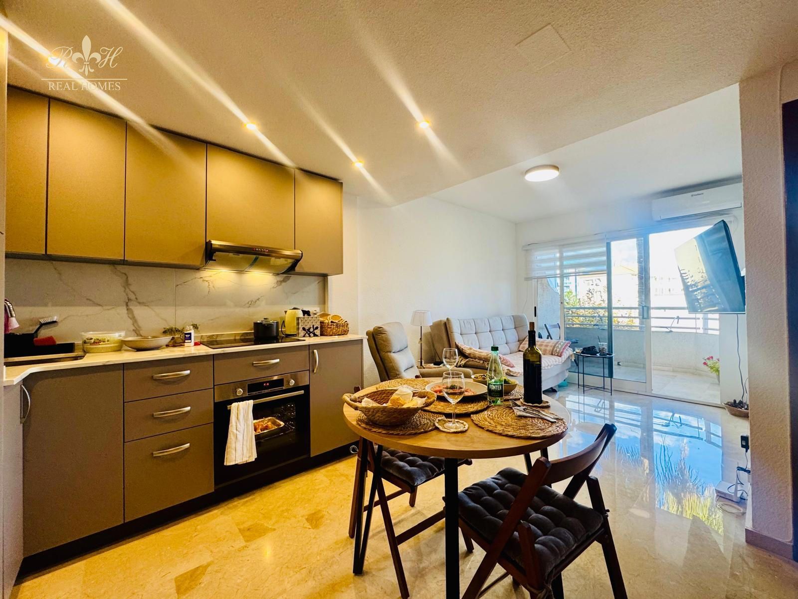 Cuina de Pis de lloguer en L'Alfàs del Pi amb Aire condicionat, Terrassa i Piscina