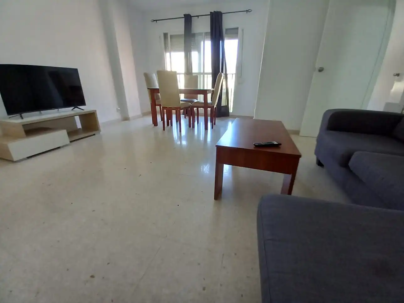 Sala d'estar de Pis de lloguer en Jaén amb Aire condicionat i Balcó