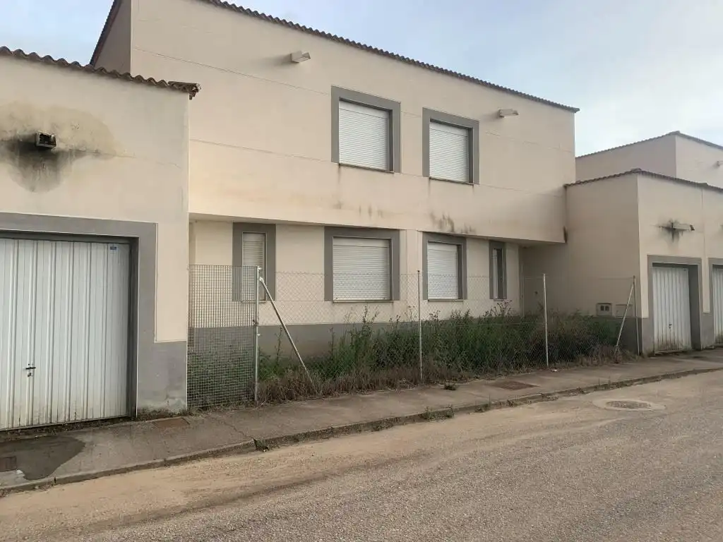 Casa adosada en venta en Avenida de la Guardia Civil, Manganeses de la Lampreana