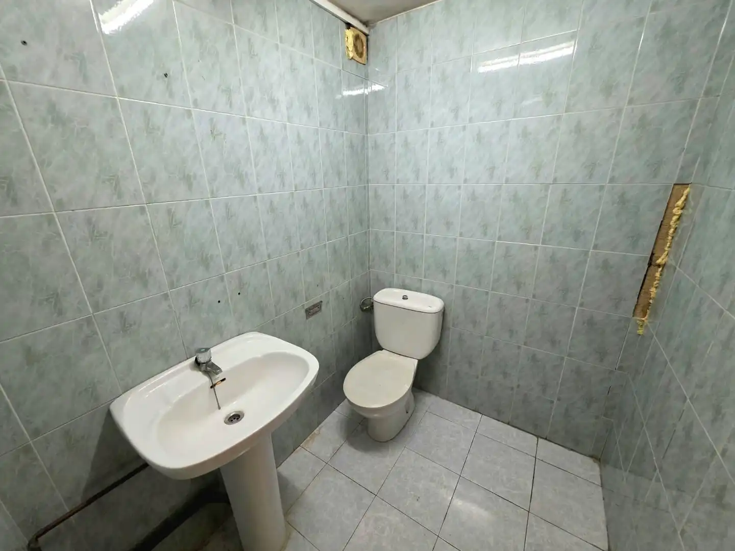 Bathroom of Commercial properties for rent in Castellón de la Plana / Castelló de la Plana