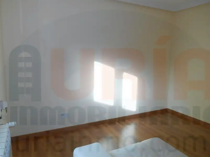 Dormitori de Pis en venda en Oviedo  amb Calefacció, Forn i Microones