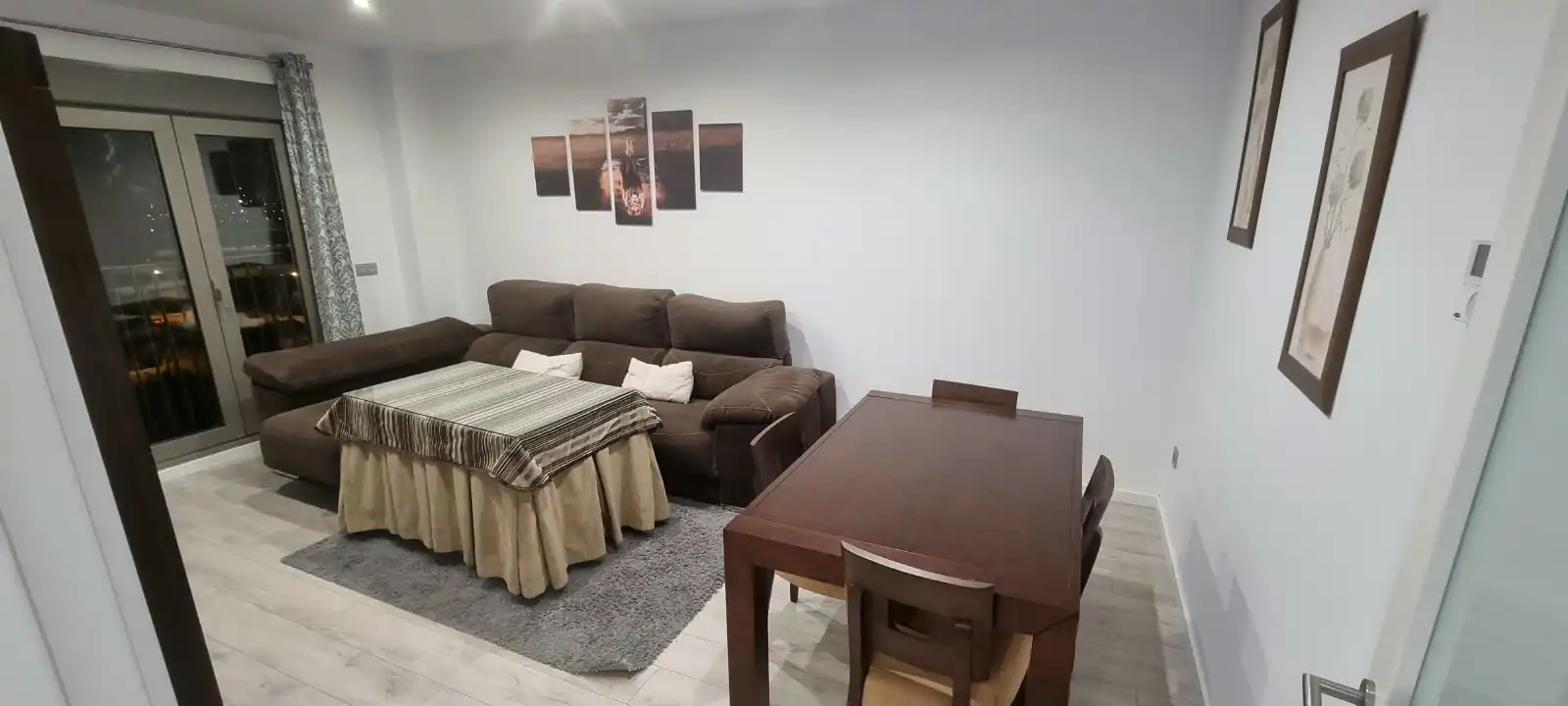 Wohnzimmer von Wohnung zur Miete in Entrenúcleos