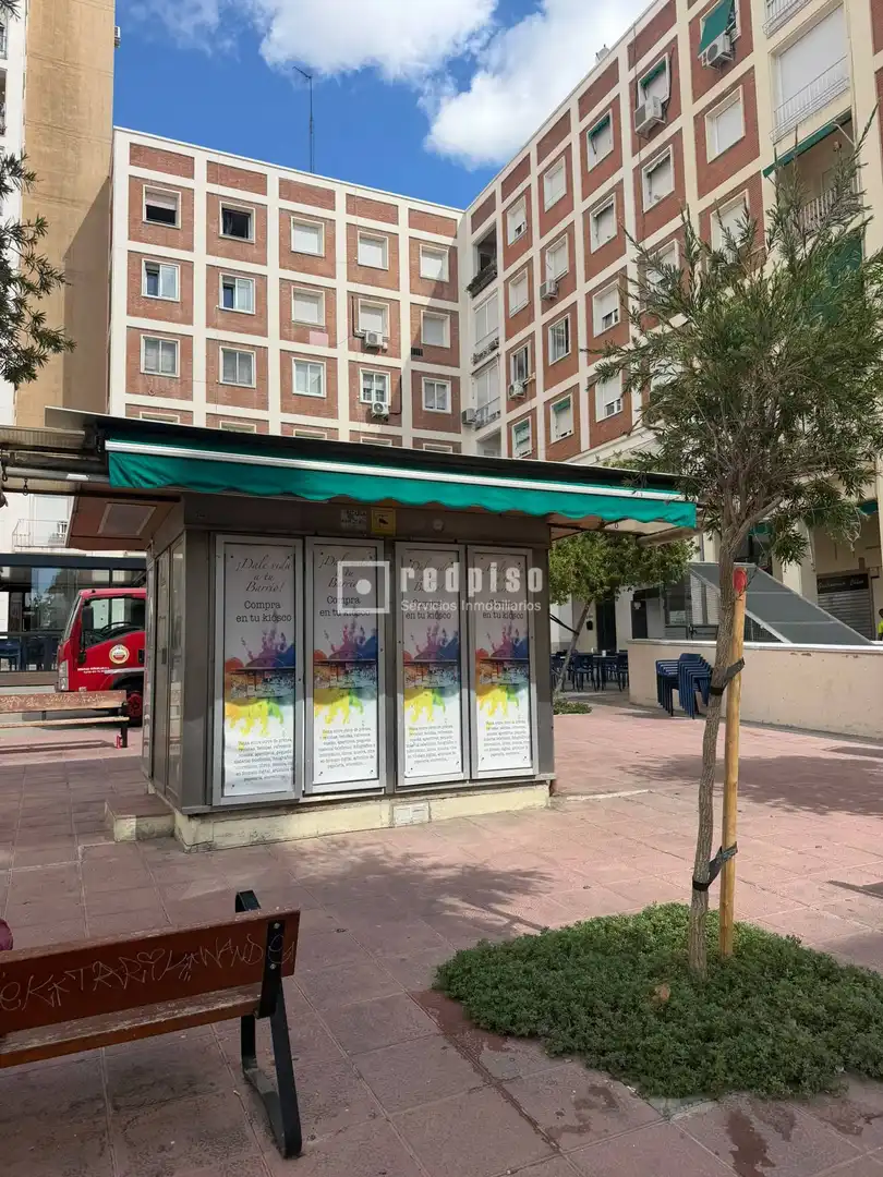 Local comercial en venda a de la Virgen del Romero, imagen 3