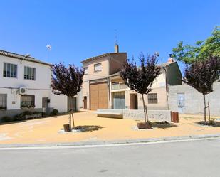 Exterior view of Single-family semi-detached for sale in Villafranca de Ebro  with Air Conditioner and Terrace