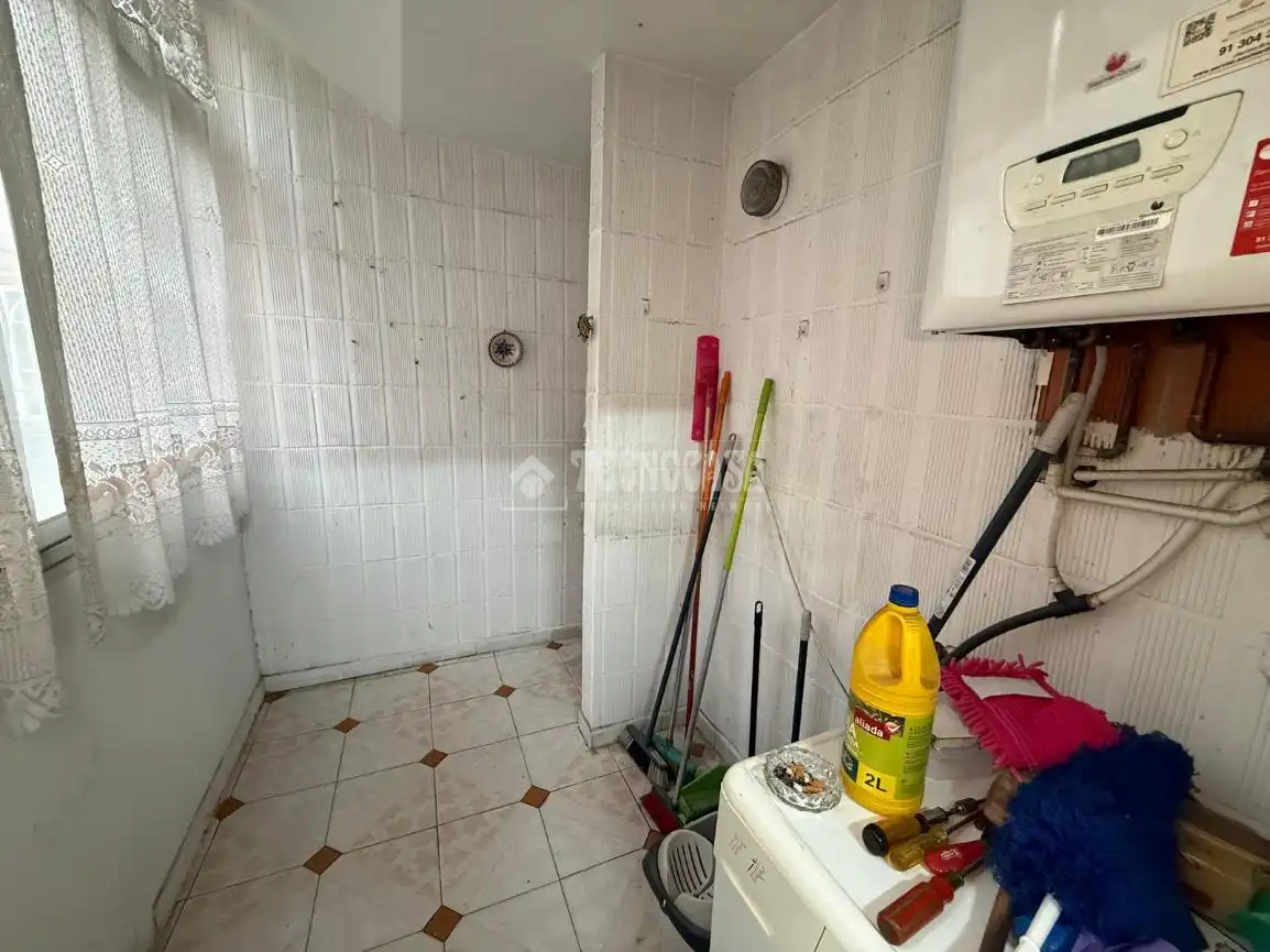 Habitación de Piso en venta en Madrid con Calefacción