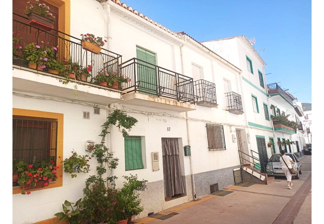Vista exterior de Casa o xalet en venda en Albuñuelas amb Terrassa