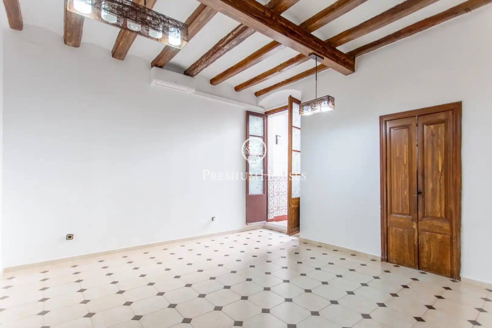 Einfamilien-Reihenhaus zum Verkauf in Canet de Mar mit Klimaanlage, Heizung und Terrasse