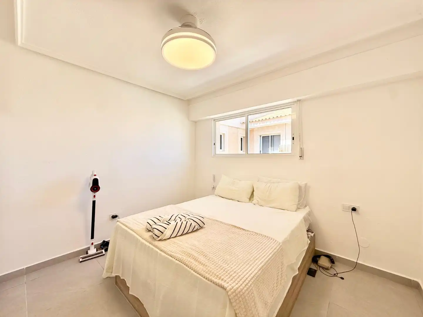 Schlafzimmer von Wohnungen zur Miete in Torrevieja mit Klimaanlage, Heizung und Terrasse