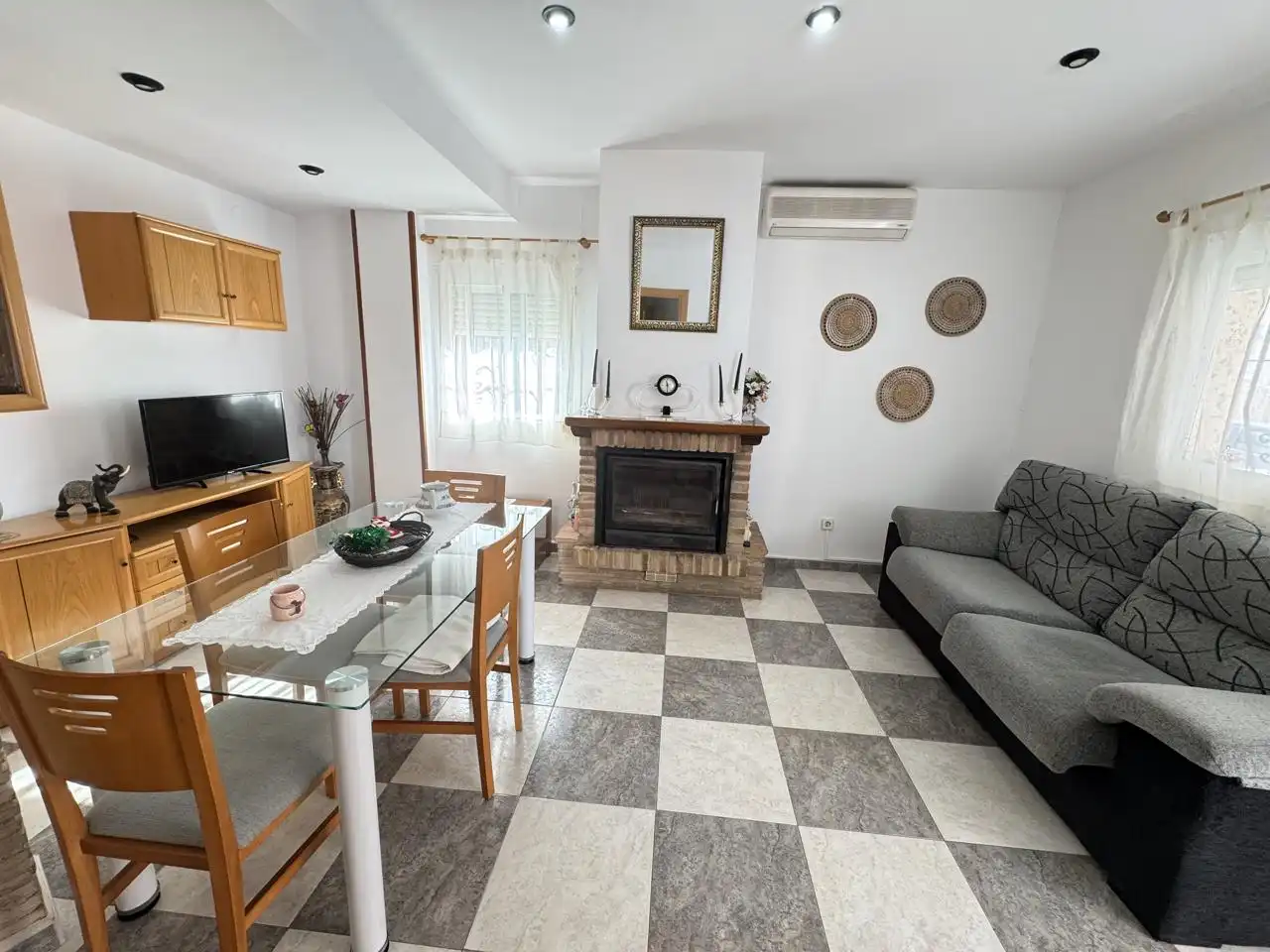 Sala d'estar de Casa o xalet en venda en Oliva amb Aire condicionat