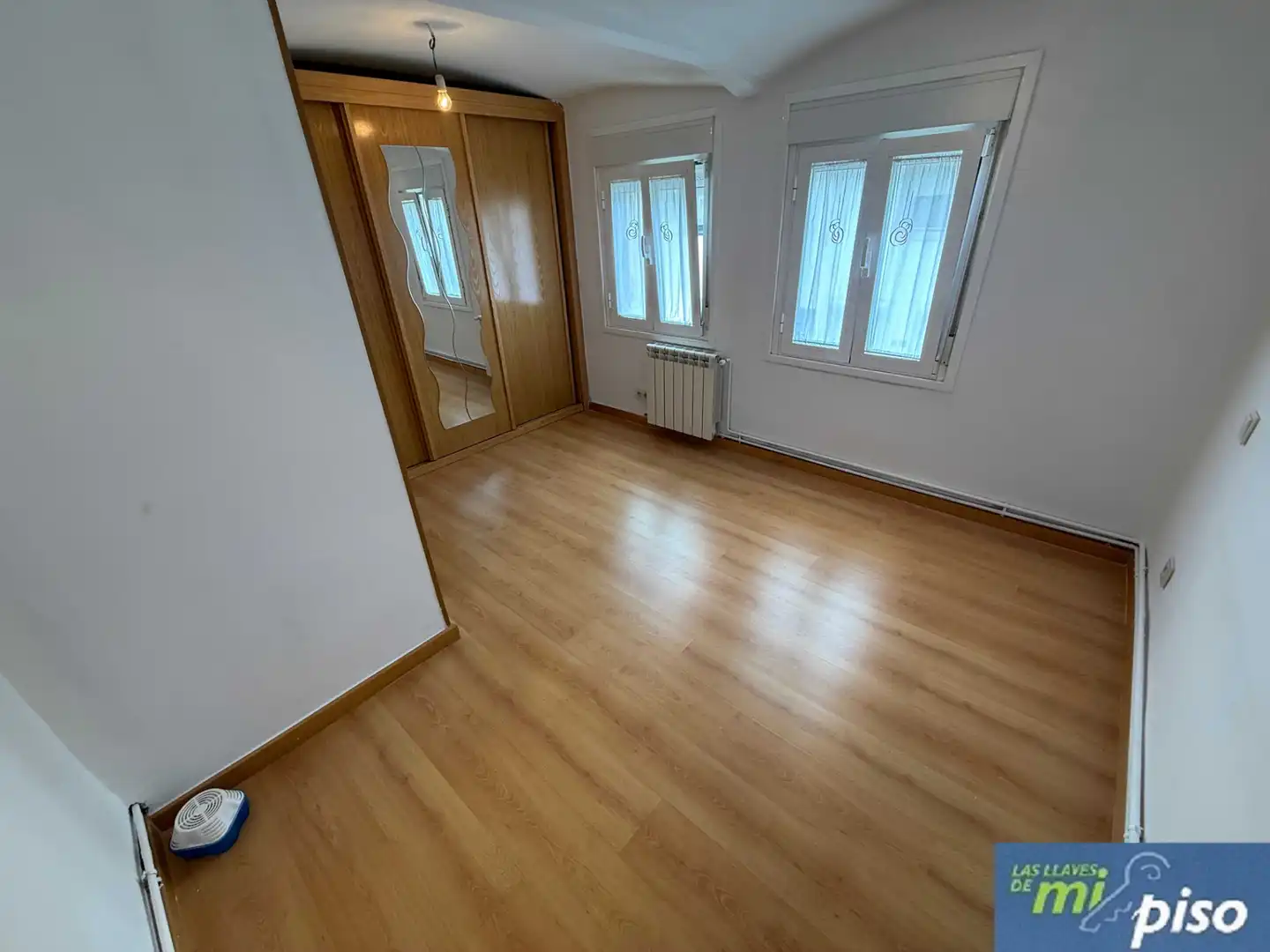 Dormitori de Casa adosada en venda en Cabezón de Pisuerga amb Calefacció, Jardí privat i Parquet