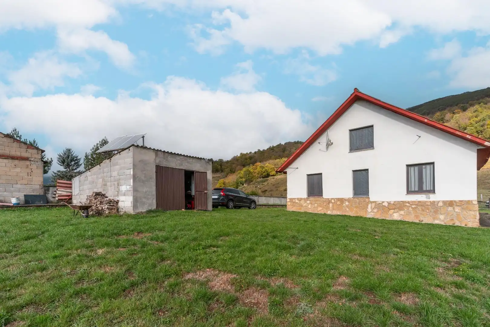 Vista exterior de Casa o chalet en venta en Burón con Jardín privado y Amueblado