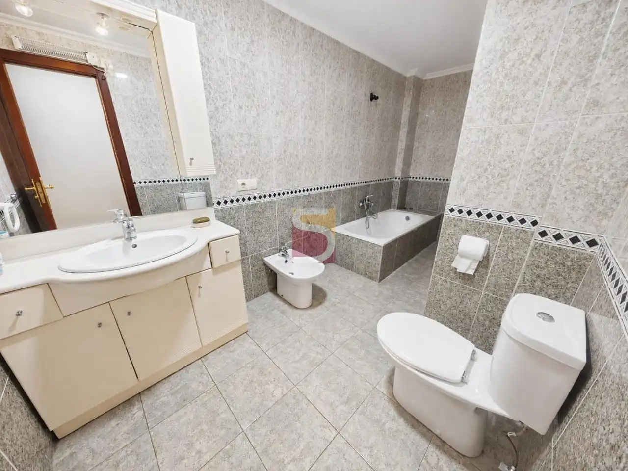 Baño de Piso en venta en O Rosal   con Calefacción, Trastero y Amueblado