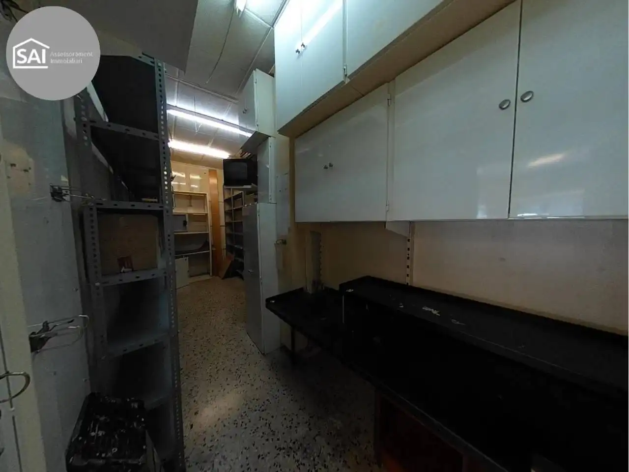 Cuina de Local de lloguer en Sabadell amb Aire condicionat