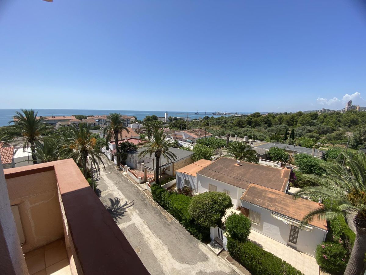 Vista exterior de Apartament en venda en Alcanar amb Terrassa, Balcó i Piscina comunitària