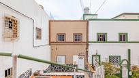 Vista exterior de Casa adosada en venda en Las Palmas de Gran Canaria amb Terrassa, Traster i Moblat