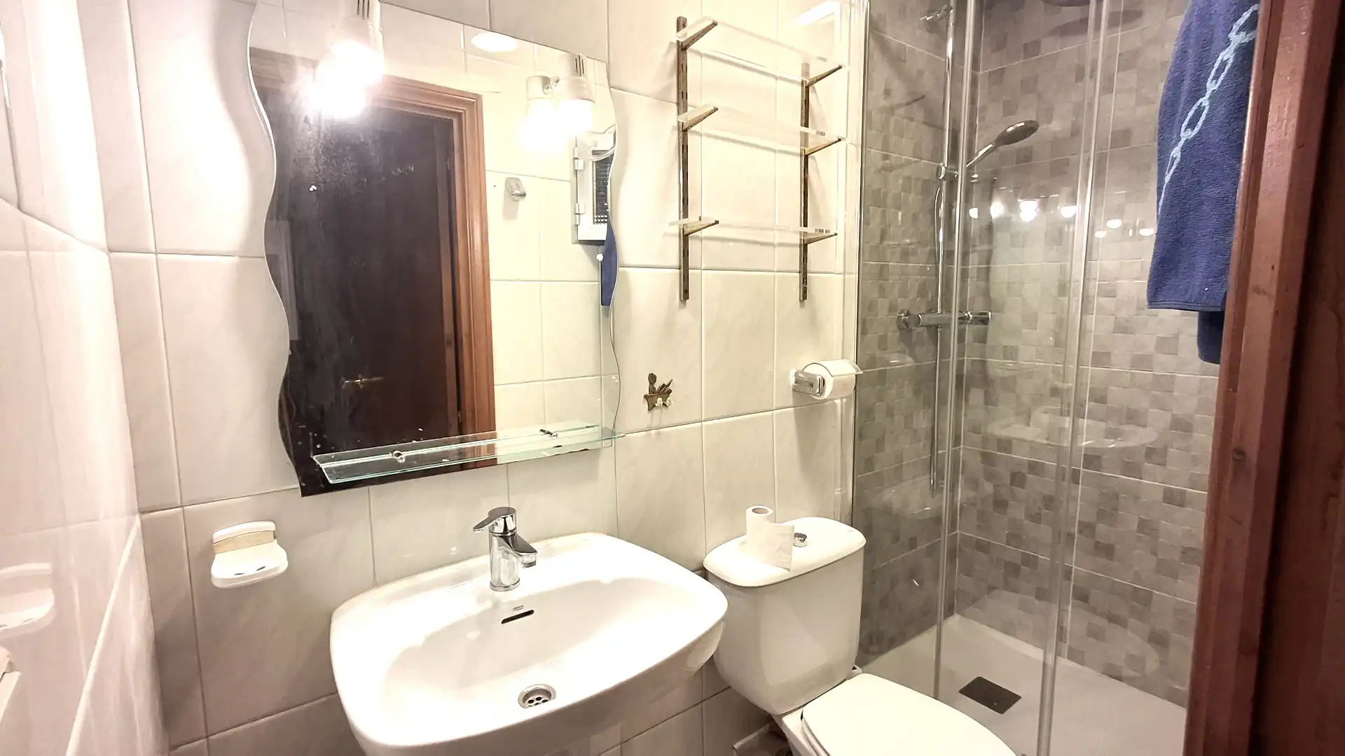 Baño de Piso en venta en Madrid con Horno, Lavadora y Alarma