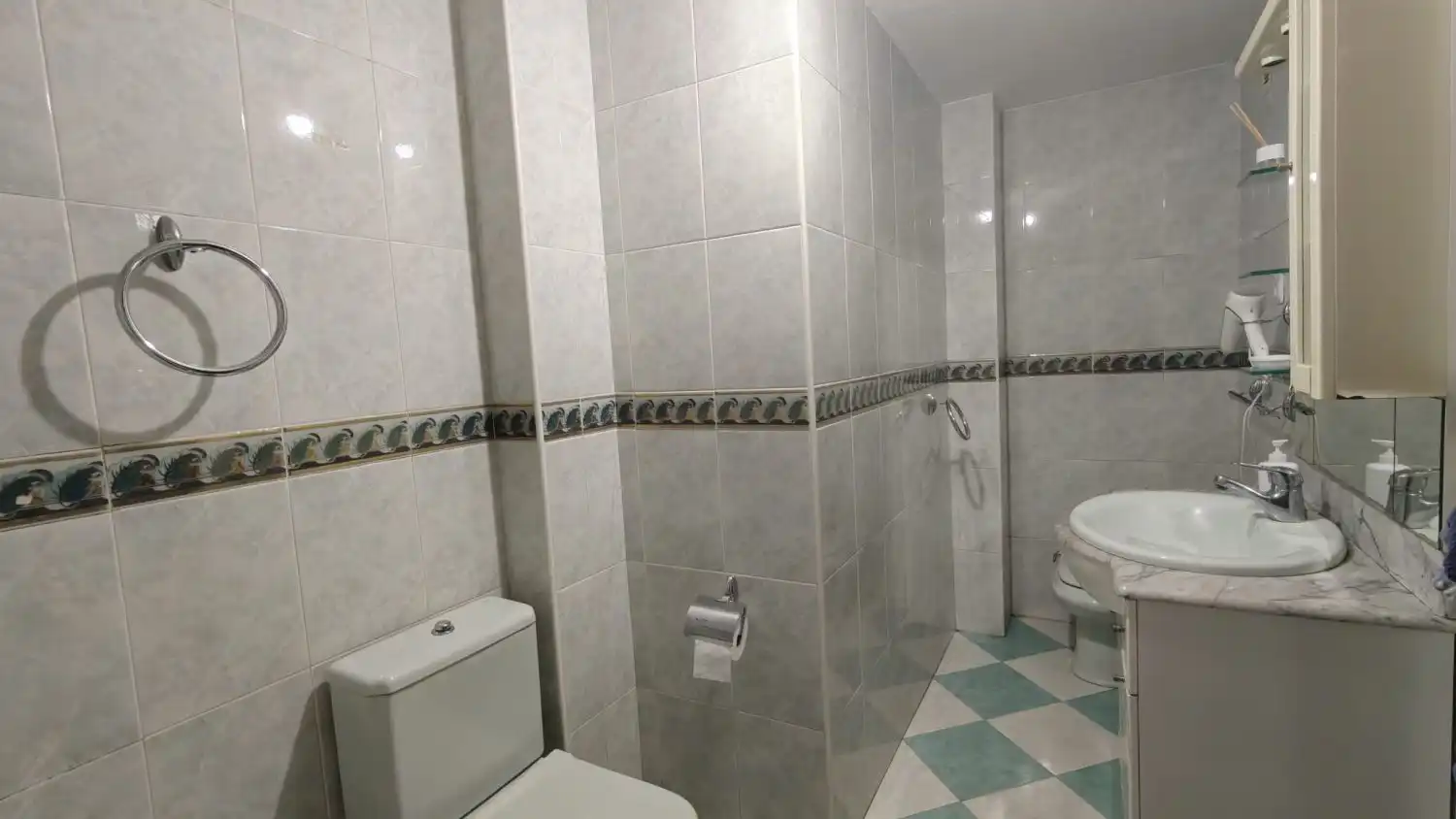 Bathroom of Flat for sale in Granada  with Heating and Terrace