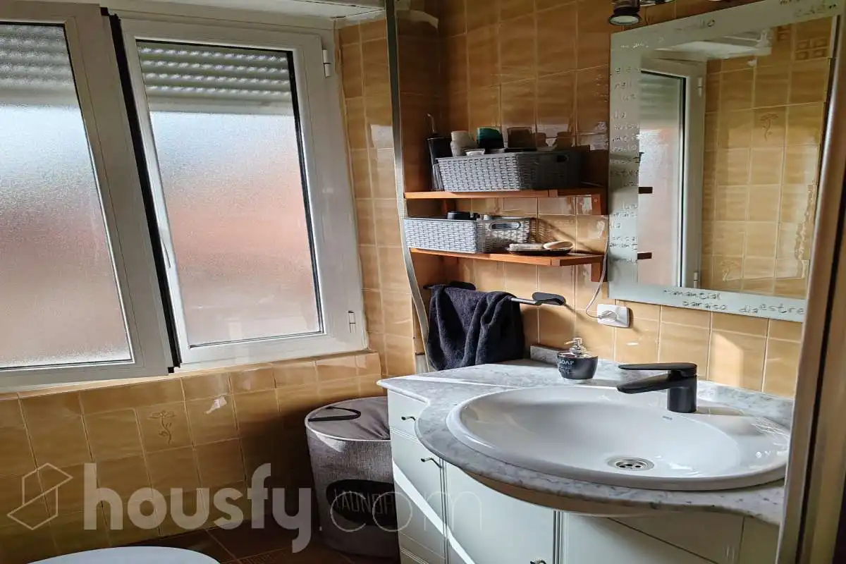 Baño de Piso de alquiler en León Capital  con Calefacción y Amueblado