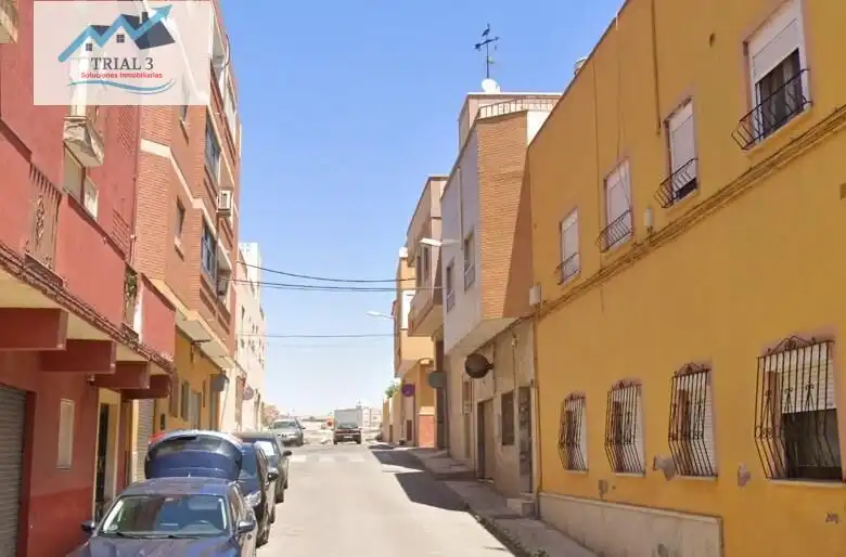Vista exterior de Piso en venta en  Almería Capital