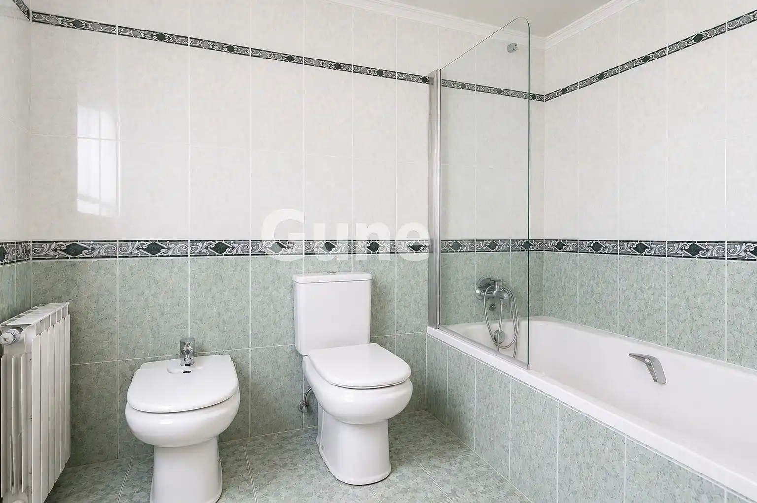 Baño de Casa adosada en venta en Orendain con Calefacción, Terraza y Trastero