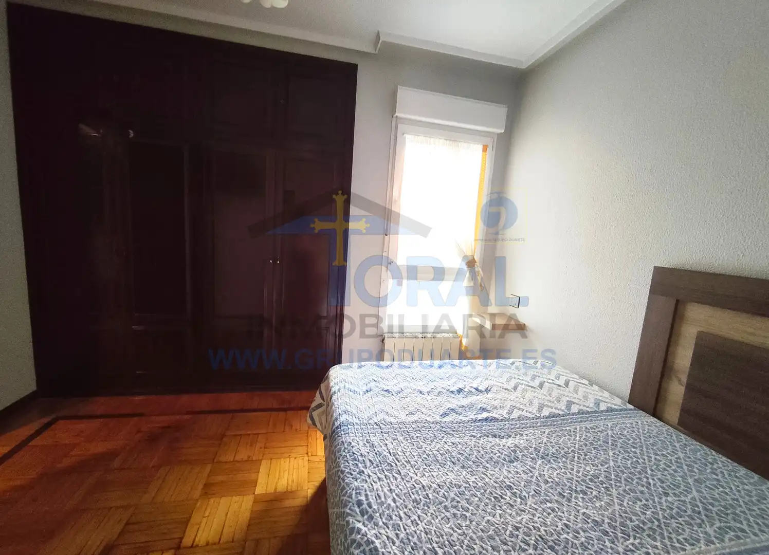 Schlafzimmer von Wohnung zur Miete in Gijón  mit Heizung, Parkett und Möbliert
