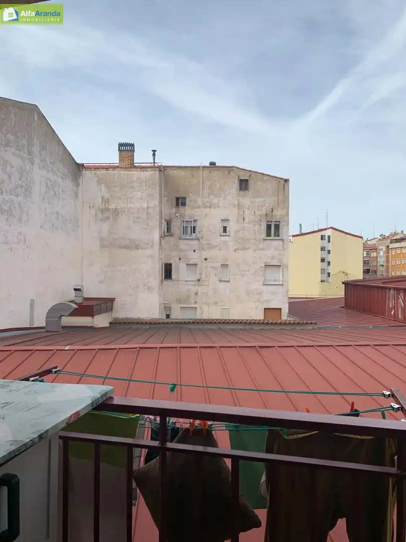 Vista exterior de Pis en venda en Aranda de Duero amb Parquet, Traster i Balcó