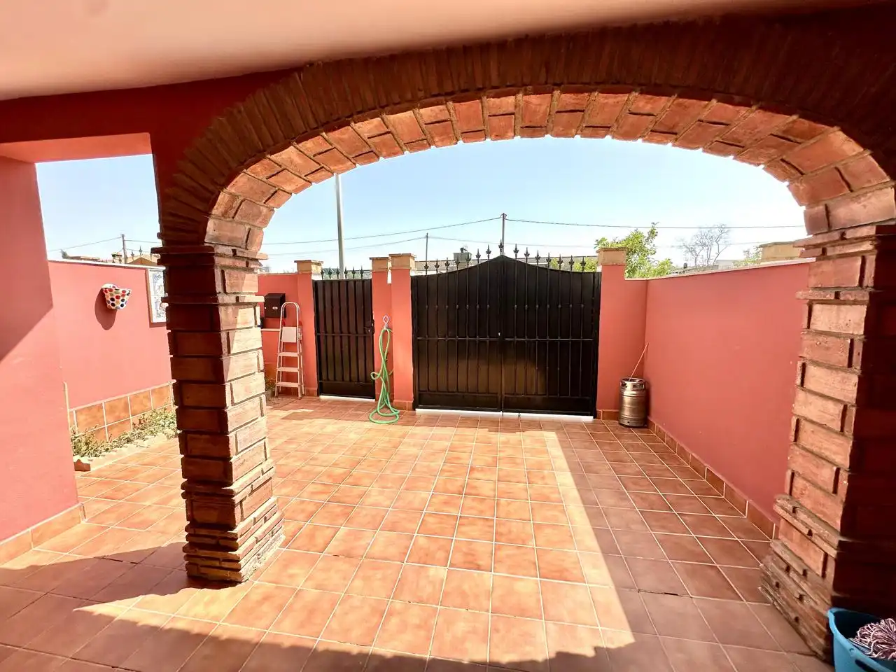 Casa adosada en venda en Sierra de Yeguas amb Terrassa