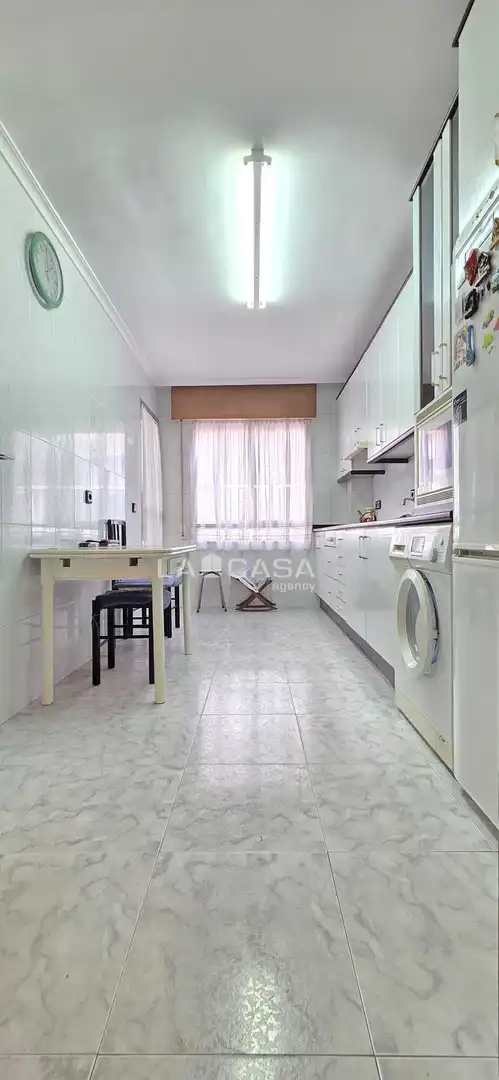 Cocina de Piso en venta en Valladolid con Calefacción, Trastero y Balcón