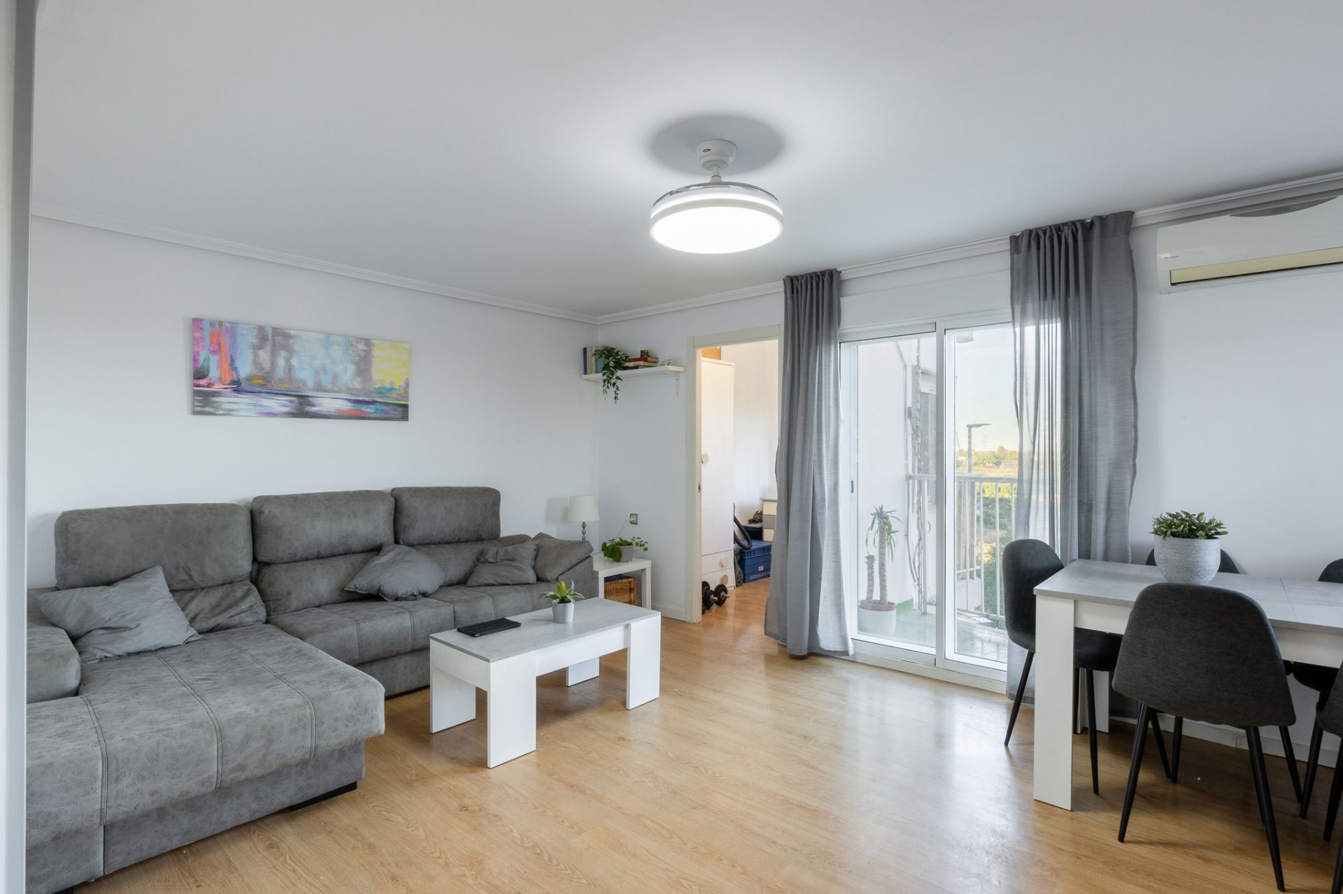 Living room of Flat for sale in Silla  with Air Conditioner and Terrace