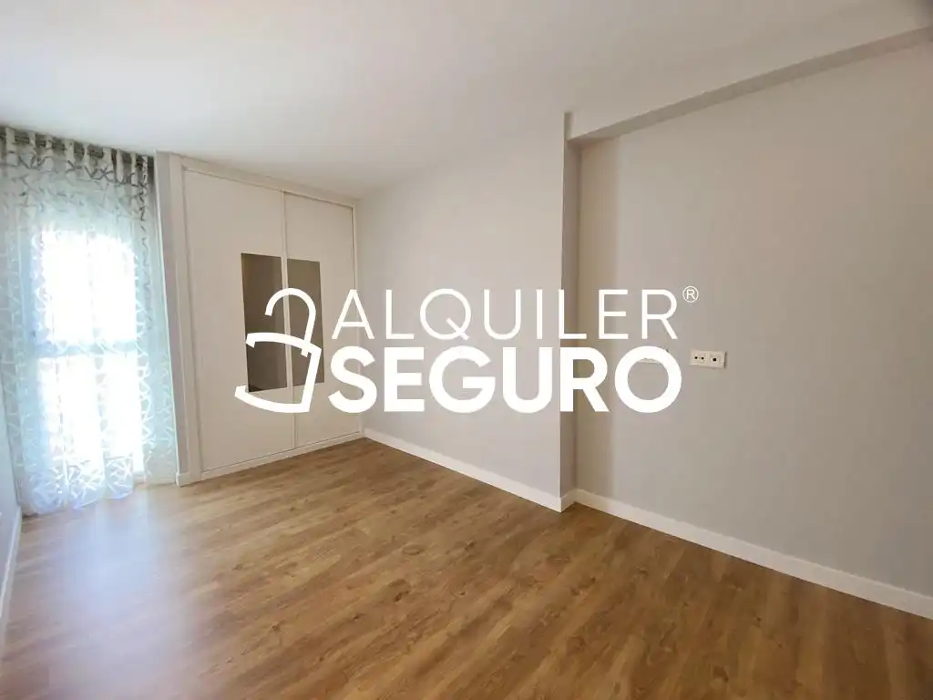 Bedroom of Flat for rent in Madrid  with Air Conditioner, Heating and Terrace