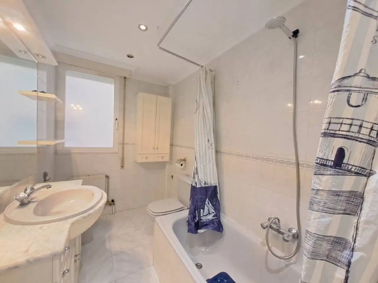 Bathroom of Flat for sale in Burgos  with Heating, Parquet flooring and Storage room