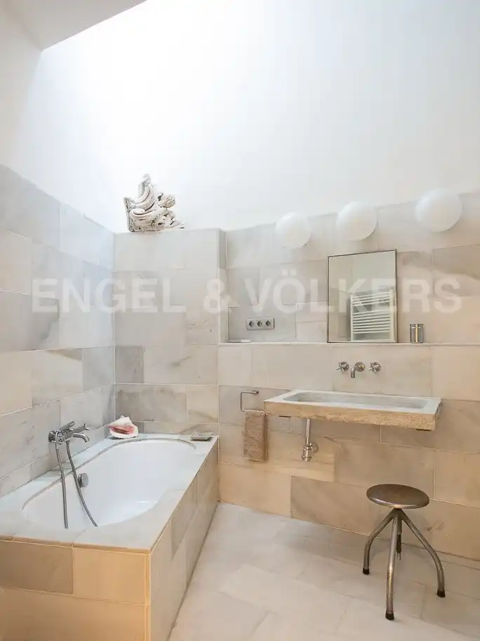 Badezimmer von Wohnung zur Miete in Barcelona mit Klimaanlage, Heizung und Privatgarten