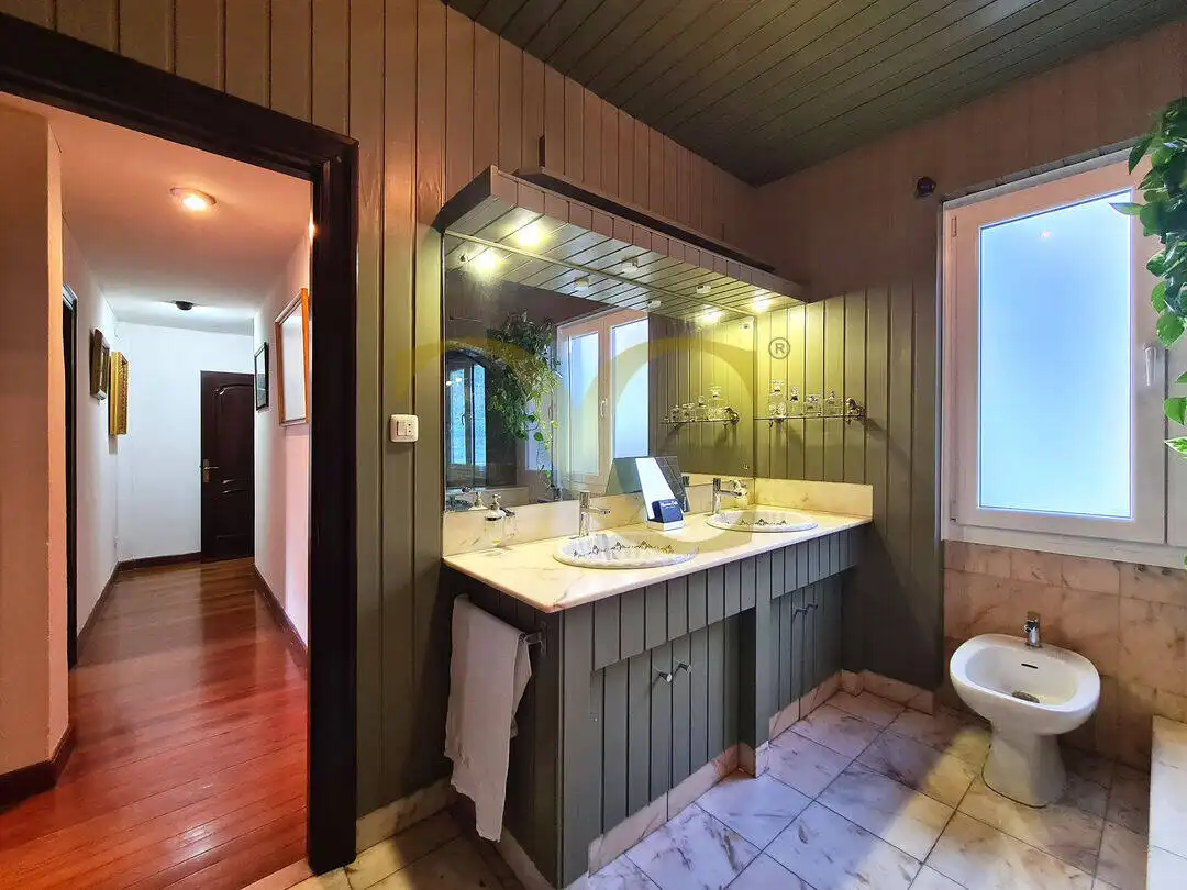Bathroom of Flat for sale in Gijón   with Heating and Terrace