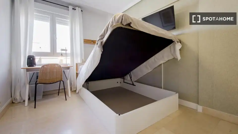 Bedroom of Flat for rent in Madrid  with Air Conditioner, Heating and Furnished