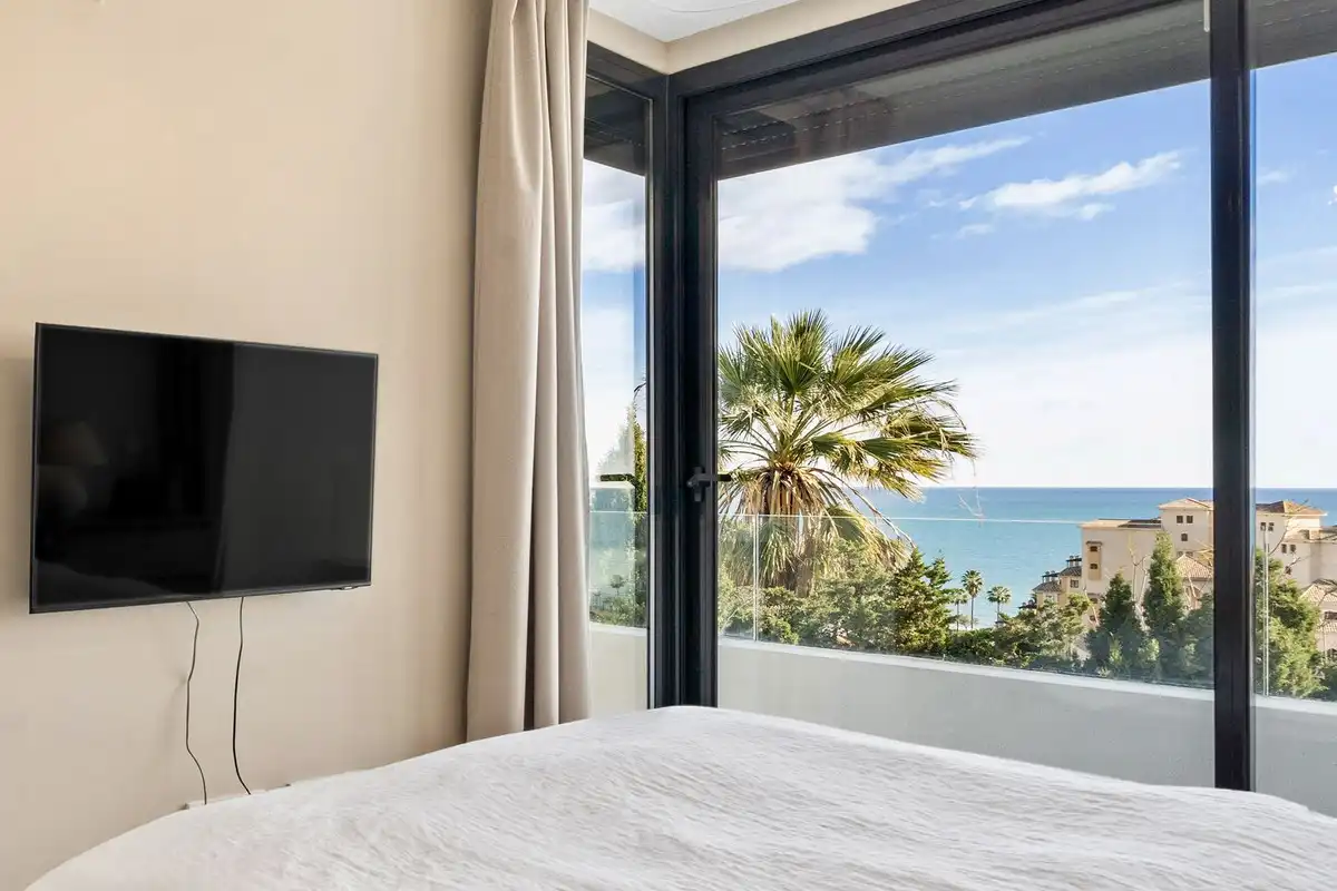 Schlafzimmer von Einfamilien-Reihenhaus zum Verkauf in Fuengirola mit Klimaanlage, Heizung und Terrasse