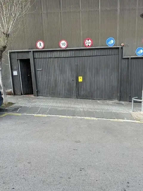 Vista exterior de Garatge en venda en Badalona