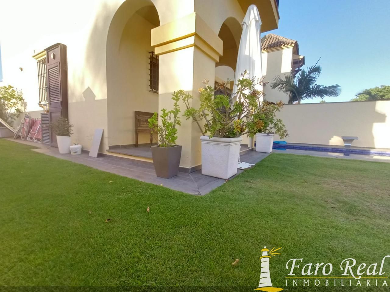 Terraza de Casa o chalet de alquiler en Sanlúcar de Barrameda con Aire acondicionado, Jardín privado y Piscina