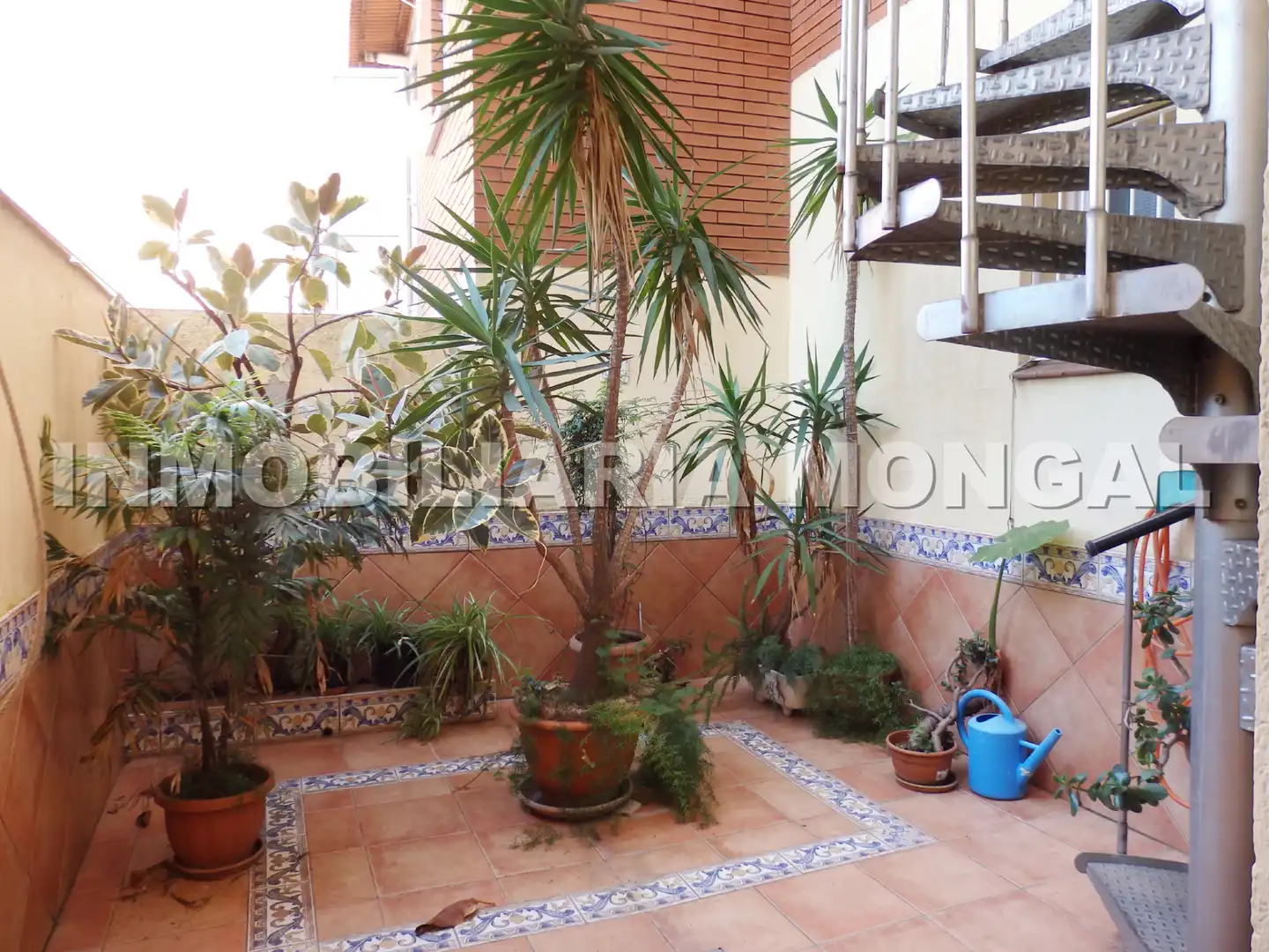 Casa a schiera con terrazza in vendita a Carrer de l'Abat Escarré, imagen 7